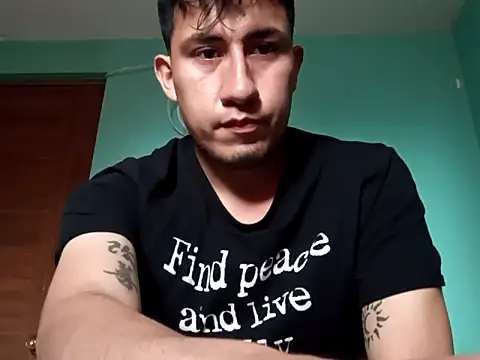 Snapshot of True_Di chatting on October 25, 2025, 4:02 pm True Di online show from October 25, 2025, 4:02 pm