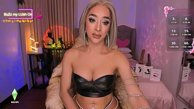 Snapshot of Dream_Goddess chatting on February 19, 2025, 7:28 am Dream Goddess online show from February 19, 2025, 7:28 am