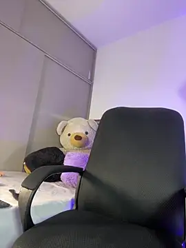 Charlottediolet online show from October 27, 2025, 11:25 am