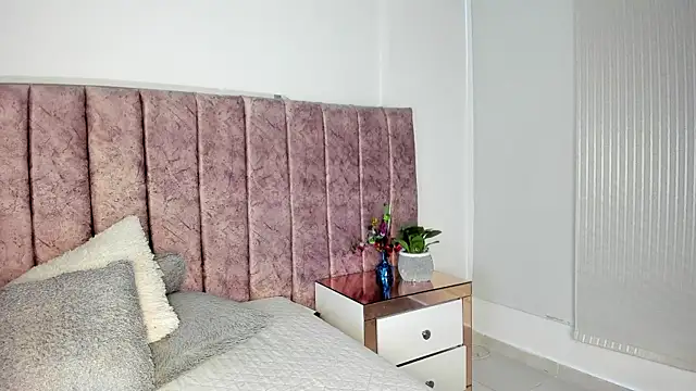 Snapshot of Ambeer_fox_ chatting on April 22, 2026, 1:45 pm Ambeer fox online show from April 22, 2026, 1:45 pm