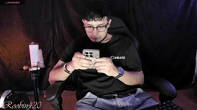 Snapshot of Roobin420 chatting on July 8, 2026, 6:18 am Roobin420 online show from July 8, 2026, 6:18 am