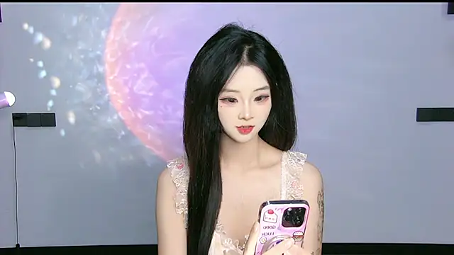 Snapshot of queen-001 chatting on August 2, 2026, 12:36 pm queen-001 online show from August 2, 2026, 12:36 pm