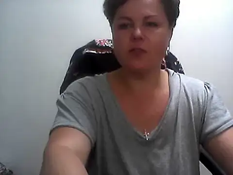 EllaLove2277 online show from September 18, 2025, 6:43 pm