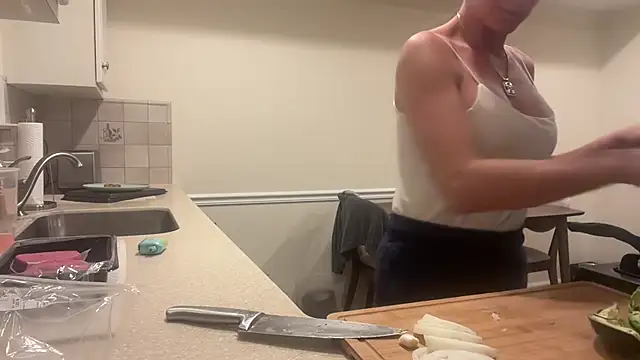 NurseStephania online show from October 7, 2025, 11:46 pm