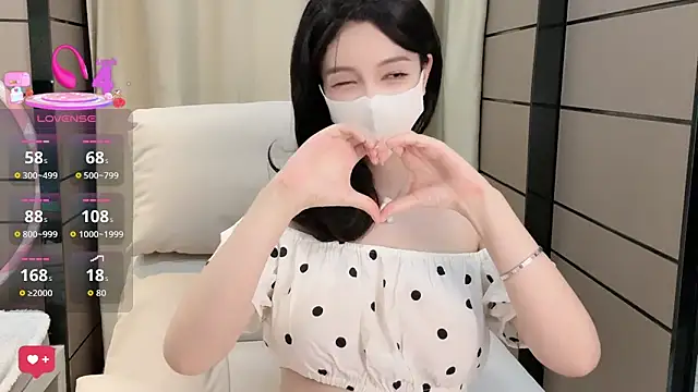 Snapshot of _Ling_Ling chatting on October 8, 2025, 1:31 pm Ling Ling online show from October 8, 2025, 1:31 pm