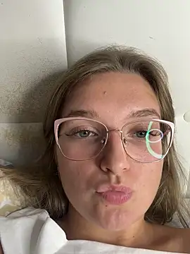 Bellatrisssaa online show from September 16, 2025, 6:31 pm