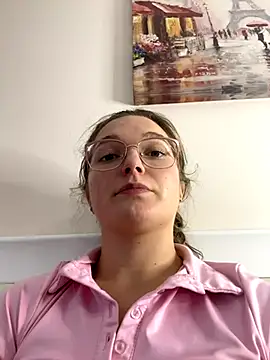 Bellatrisssaa online show from November 3, 2025, 2:07 pm