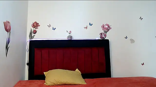 Snapshot of Valeryxs chatting on April 8, 2026, 1:33 pm Valeryxs online show from April 8, 2026, 1:33 pm