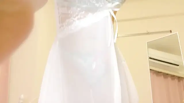 roachan  online show from April 4, 2026, 12:57 pm