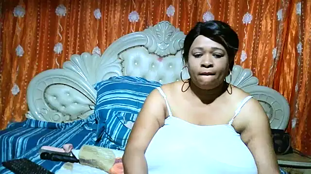 BUSTY QUEEEN online show from October 1, 2025, 10:38 pm