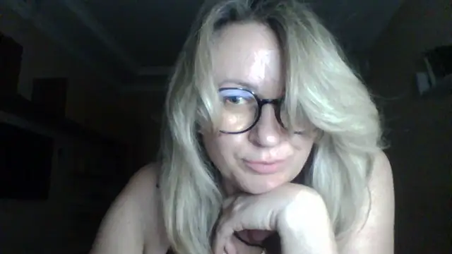 Snapshot of Narcysya chatting on December 21, 2025, 7:43 pm Narcysya online show from December 21, 2025, 7:43 pm