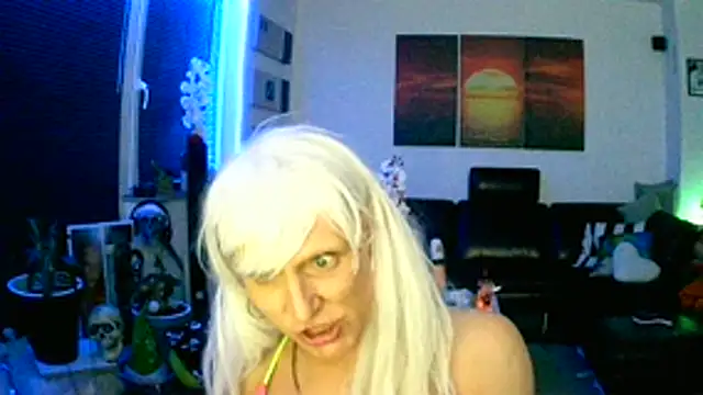 hellgirl1980 online show from November 19, 2025, 4:23 am