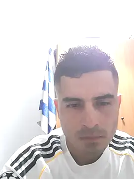 Andr3s69xxx online show from September 13, 2025, 7:35 pm