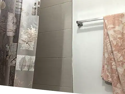 littyleesh1 online show from September 25, 2025, 3:10 am