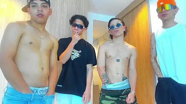 Latin White Boys online show from September 14, 2025, 5:06 am