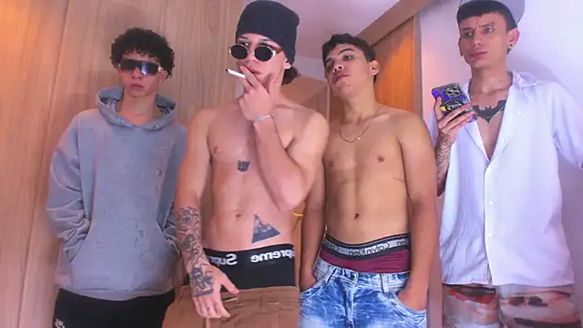 Latin White Boys online show from September 18, 2025, 4:36 am