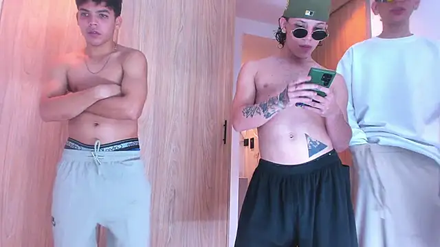 Latin White Boys online show from September 28, 2025, 4:07 am