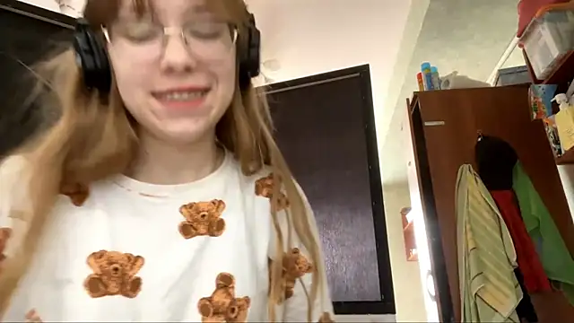 Snapshot of LouieRutt chatting on September 20, 2025, 10:38 am LouieRutt online show from September 20, 2025, 10:38 am