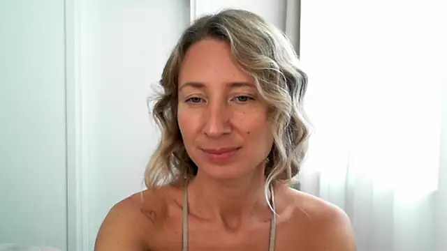 Snapshot of Paevoa chatting on November 26, 2025, 9:54 am Paevoa online show from November 26, 2025, 9:54 am