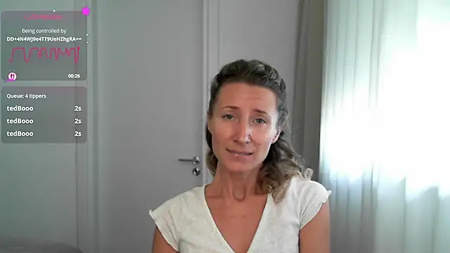 Snapshot of Paevoa chatting on December 5, 2025, 10:02 am Paevoa online show from December 5, 2025, 10:02 am