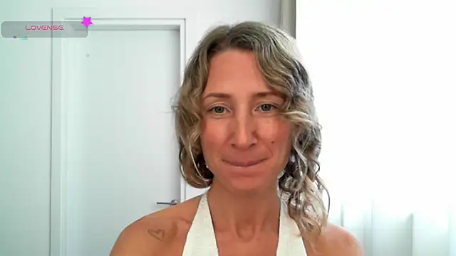 Snapshot of Paevoa chatting on December 19, 2025, 9:49 am Paevoa online show from December 19, 2025, 9:49 am