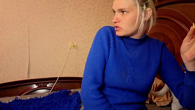 SaraSnow  online show from April 11, 2026, 8:35 pm