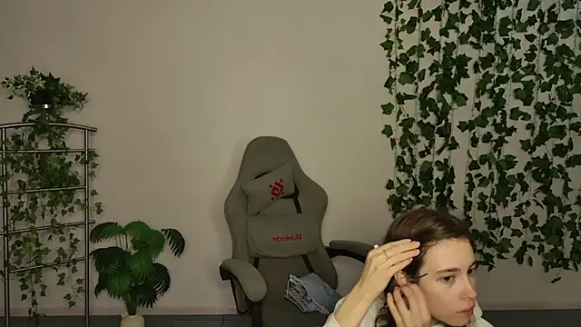 Yoka paradoXXX online show from September 17, 2025, 5:09 am