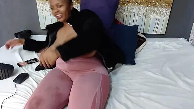 PrettyLisa28 online show from September 16, 2025, 7:04 pm