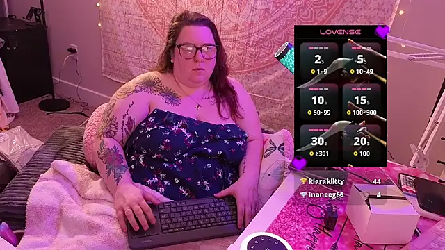 Snapshot of brookenicole3003 chatting on April 15, 2026, 1:56 am brookenicole3003 online show from April 15, 2026, 1:56 am