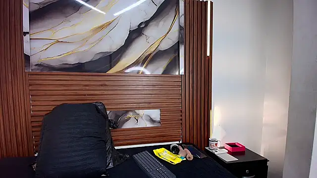 Evelin thompsson online show from October 18, 2025, 3:09 am