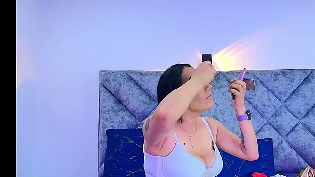 Shantey Laurent online show from October 13, 2025, 2:06 pm