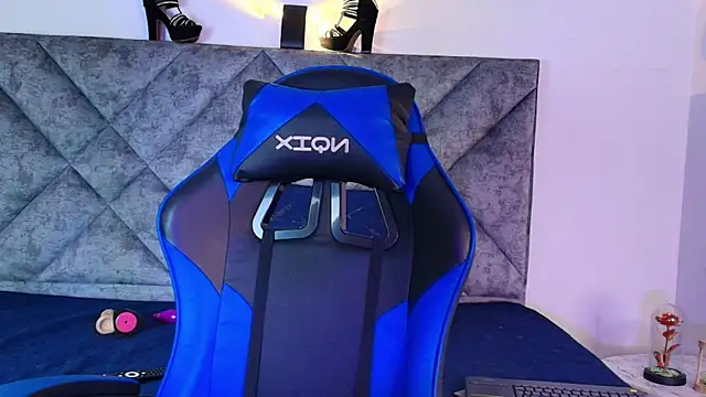 Shantey Laurent online show from November 15, 2025, 12:45 pm