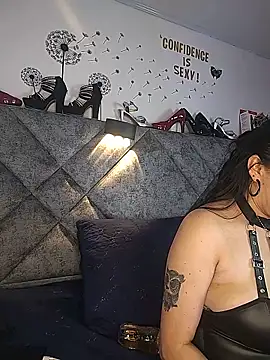 Snapshot of Shantey_Laurent chatting on May 20, 2026, 1:39 pm Shantey Laurent online show from May 20, 2026, 1:39 pm