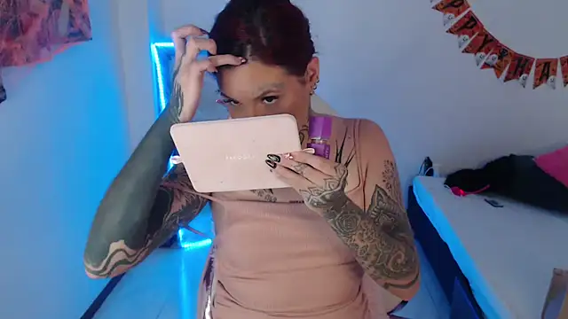 Maddy Vicius19 online show from October 24, 2025, 9:00 pm