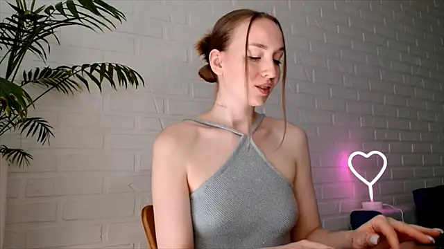 WhitePrincessLuna online show from July 26, 2026, 12:01 pm