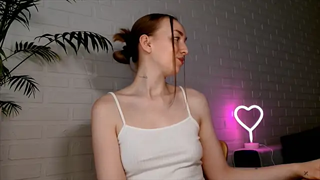 WhitePrincessLuna online show from July 27, 2026, 12:01 pm