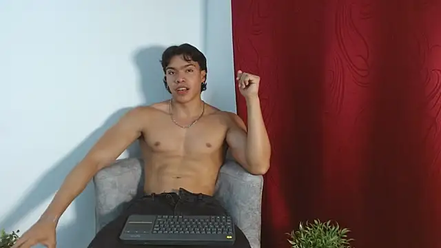 adriel escalante online show from September 13, 2025, 1:27 am