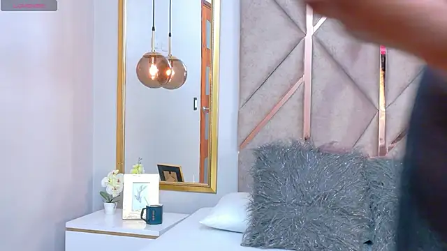 Rossie-Cameron online show from April 18, 2026, 4:05 am