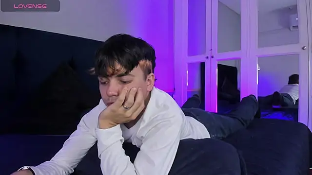 Snapshot of Andree_Kamado chatting on October 2, 2025, 12:01 pm Andree Kamado online show from October 2, 2025, 12:01 pm