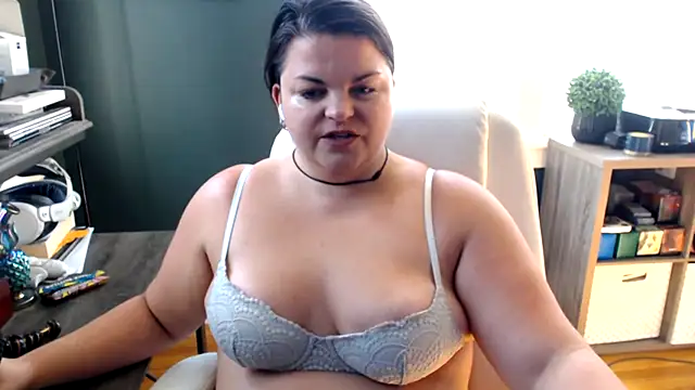 Snapshot of PlayWithBrittany chatting on September 28, 2025, 3:50 pm PlayWithBrittany online show from September 28, 2025, 3:50 pm