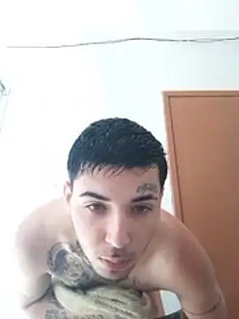 Snapshot of Bbzinha_18 chatting on November 14, 2025, 5:44 pm Bbzinha 18 online show from November 14, 2025, 5:44 pm