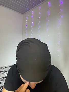 Snapshot of rhizanthella_ chatting on October 8, 2025, 6:49 pm rhizanthella online show from October 8, 2025, 6:49 pm