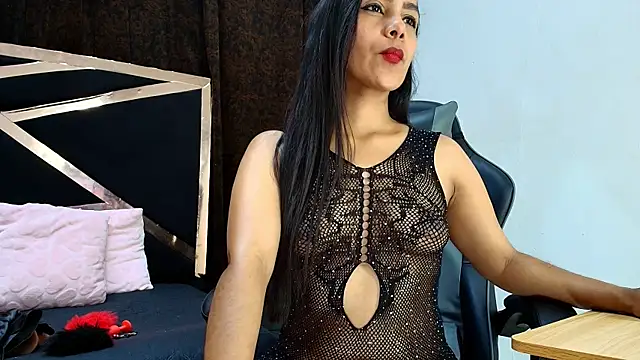 luna brown7 online show from October 12, 2025, 5:06 am