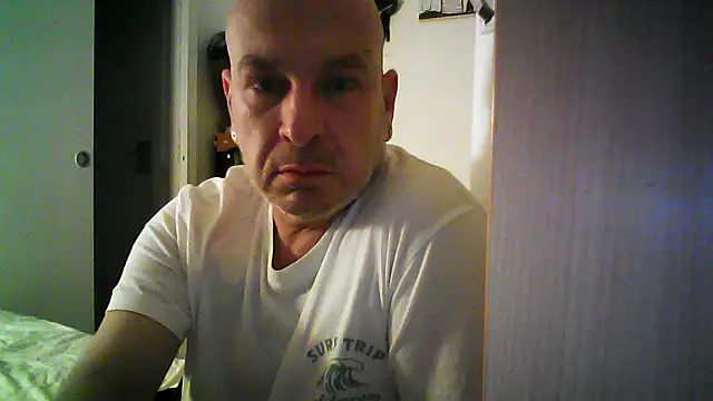 Snapshot of tuplaceroll chatting on October 4, 2025, 3:26 am tuplaceroll online show from October 4, 2025, 3:26 am