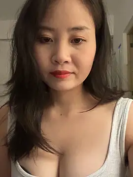 Snapshot of wly2028 chatting on October 15, 2025, 1:00 pm wly2028 online show from October 15, 2025, 1:00 pm