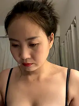 Snapshot of wly2028 chatting on October 18, 2025, 12:06 pm wly2028 online show from October 18, 2025, 12:06 pm