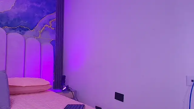 abbyrouss  online show from April 10, 2026, 4:06 am