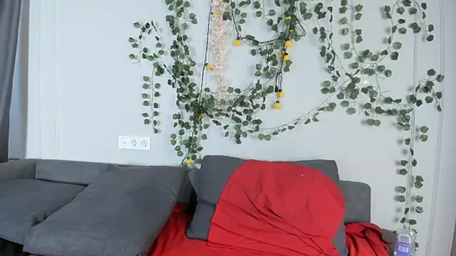 heexhia online show from November 13, 2025, 3:16 am