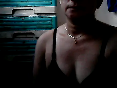 yoursPinayMama1682 online show from October 19, 2025, 11:27 pm