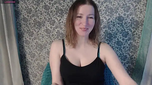 Snapshot of LesanaMagic chatting on December 15, 2024, 7:31 pm LesanaMagic online show from December 15, 2024, 7:31 pm